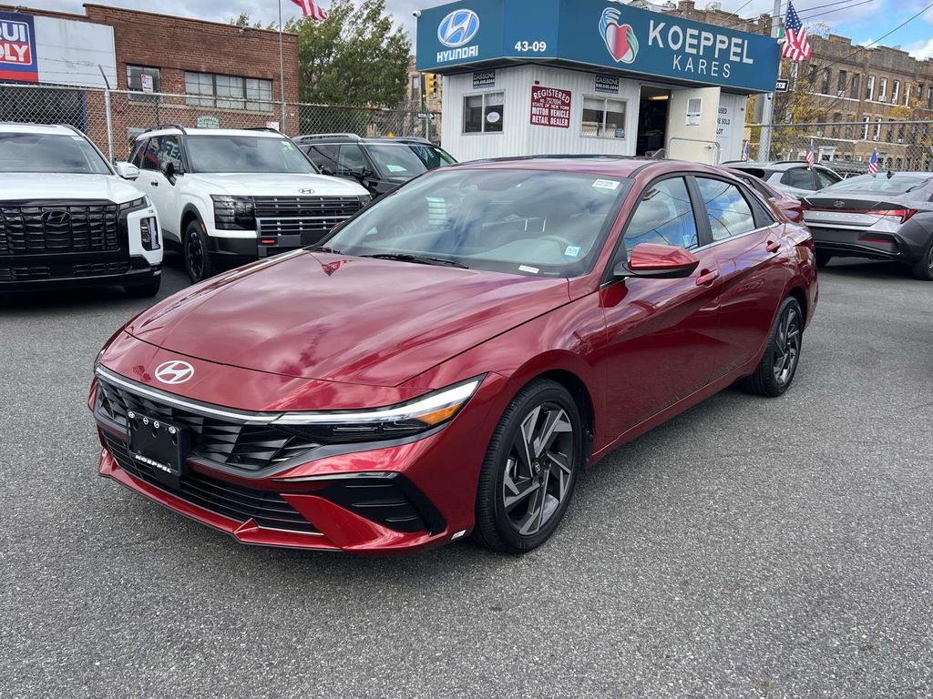 2024 Hyundai Elantra SEL photo 3