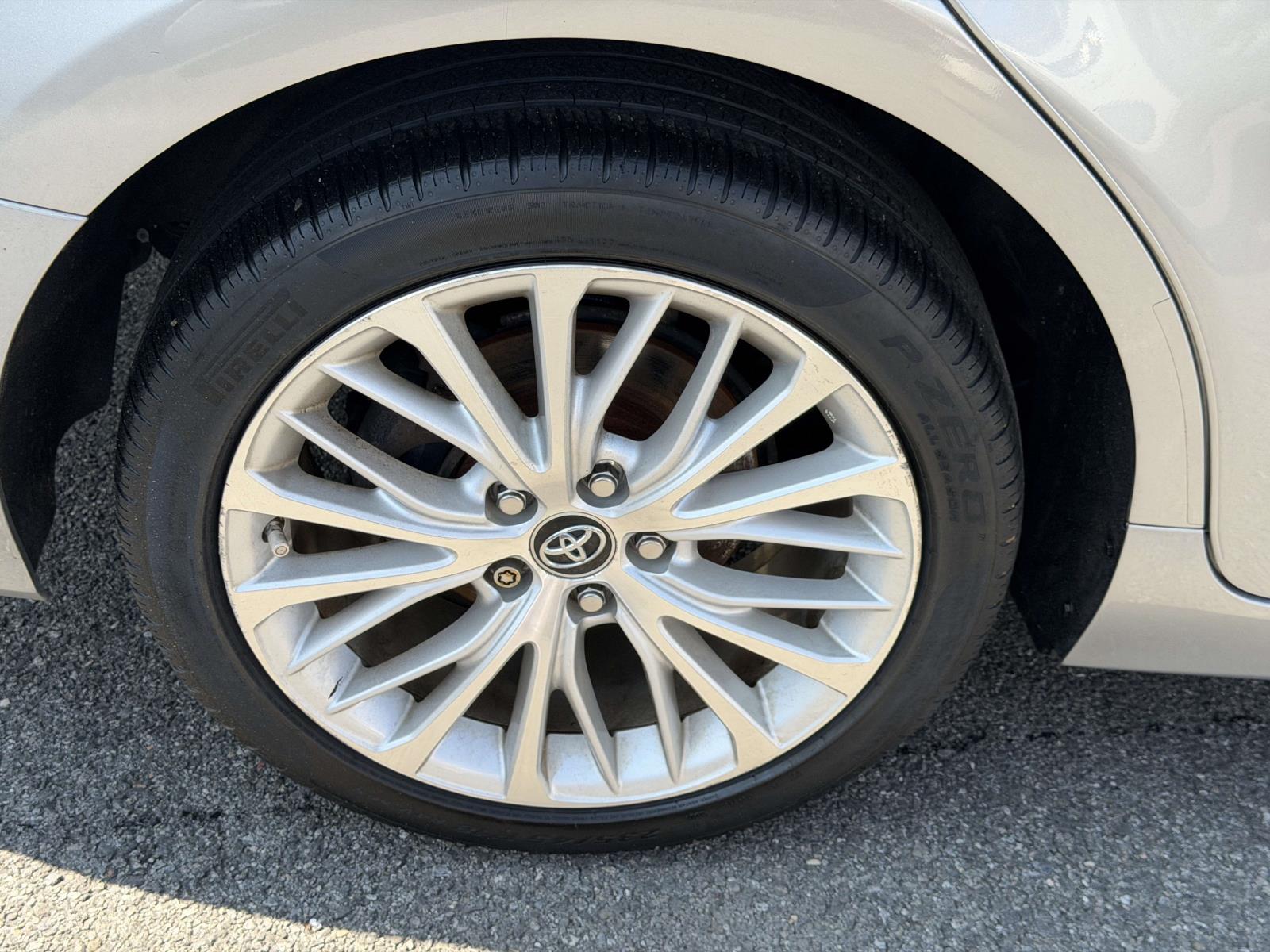 2019 Toyota Camry XLE - Photo 7