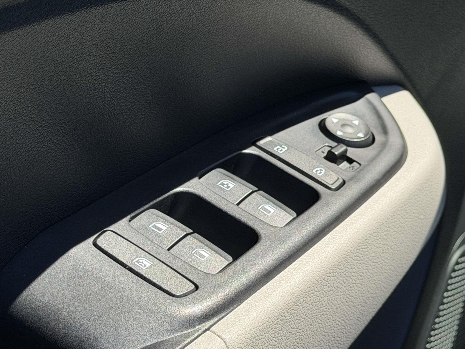 2023 Hyundai Venue SEL - Photo 17