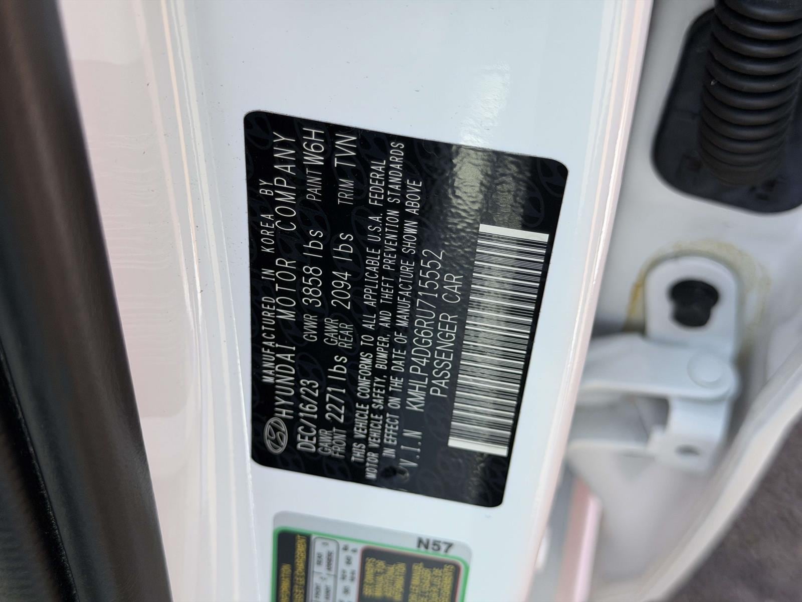 2024 Hyundai Elantra Limited - Photo 17