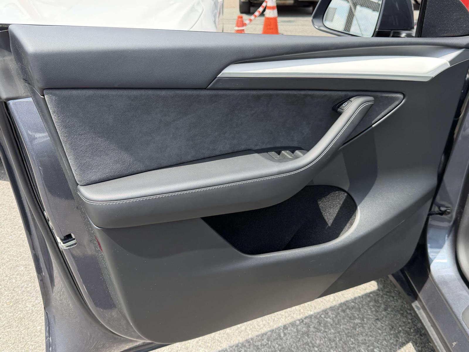 2023 Tesla Model Y Long Range - Photo 17