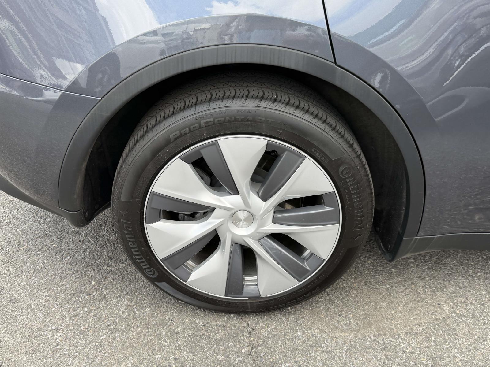 2023 Tesla Model Y Long Range - Photo 8