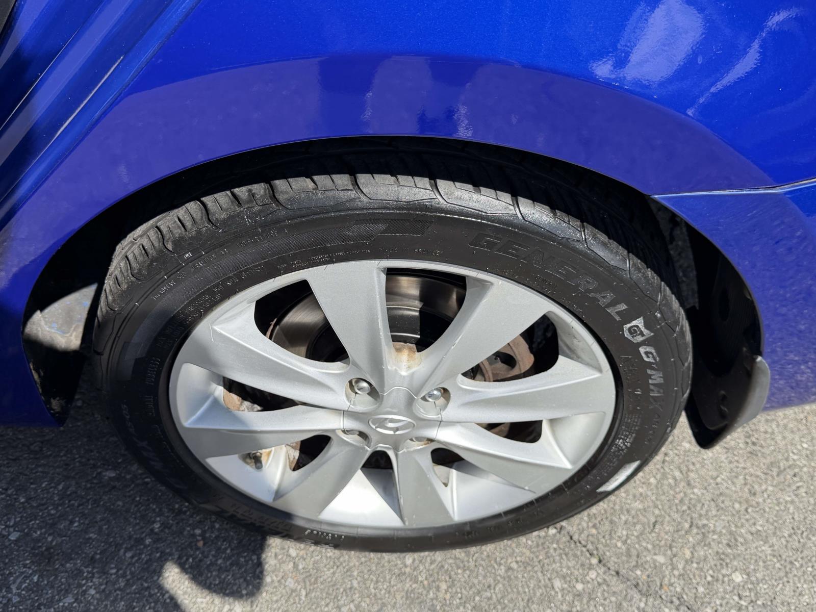 2013 Hyundai Accent GLS - Photo 9