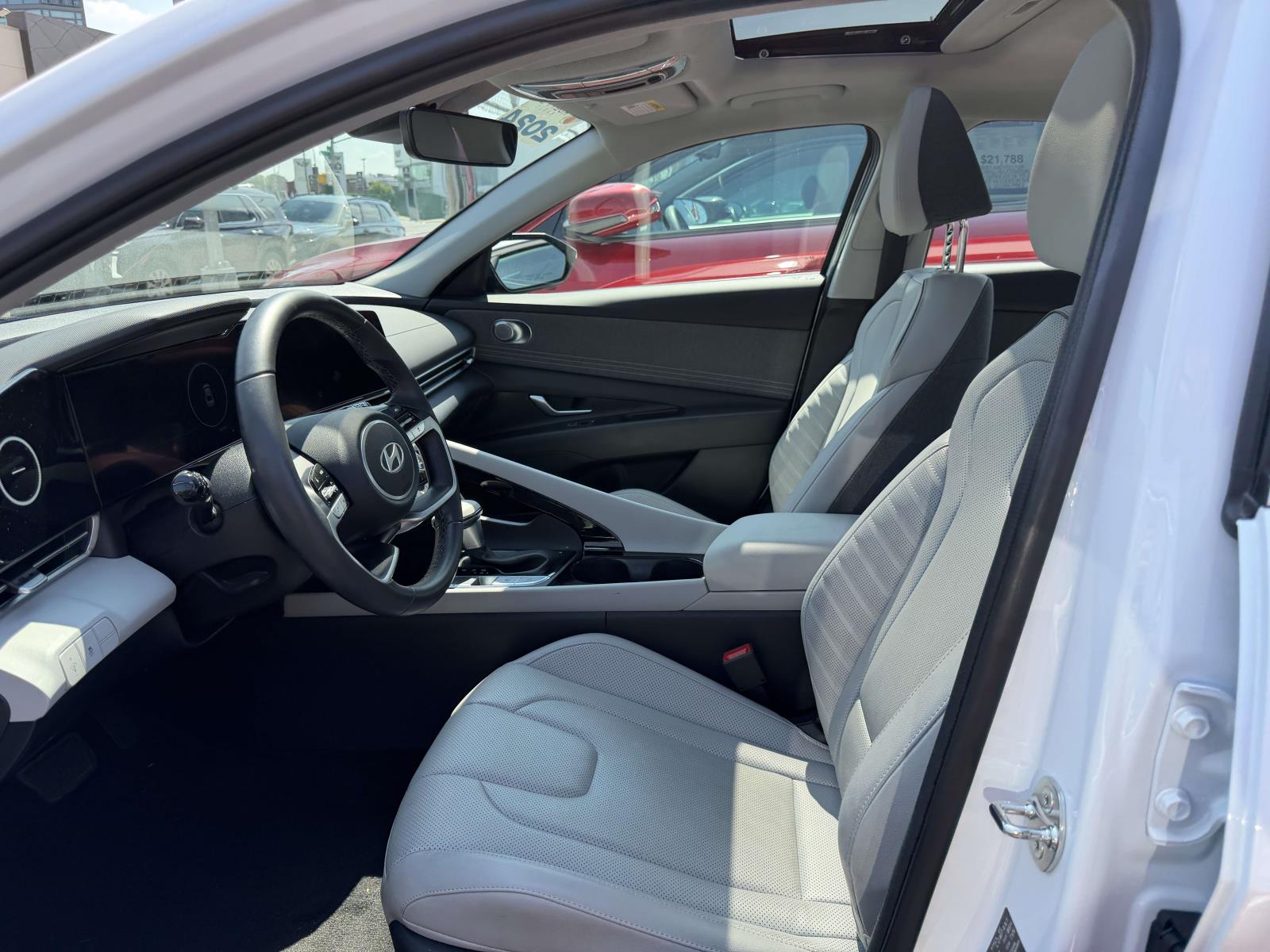2024 Hyundai Elantra Limited - Photo 16