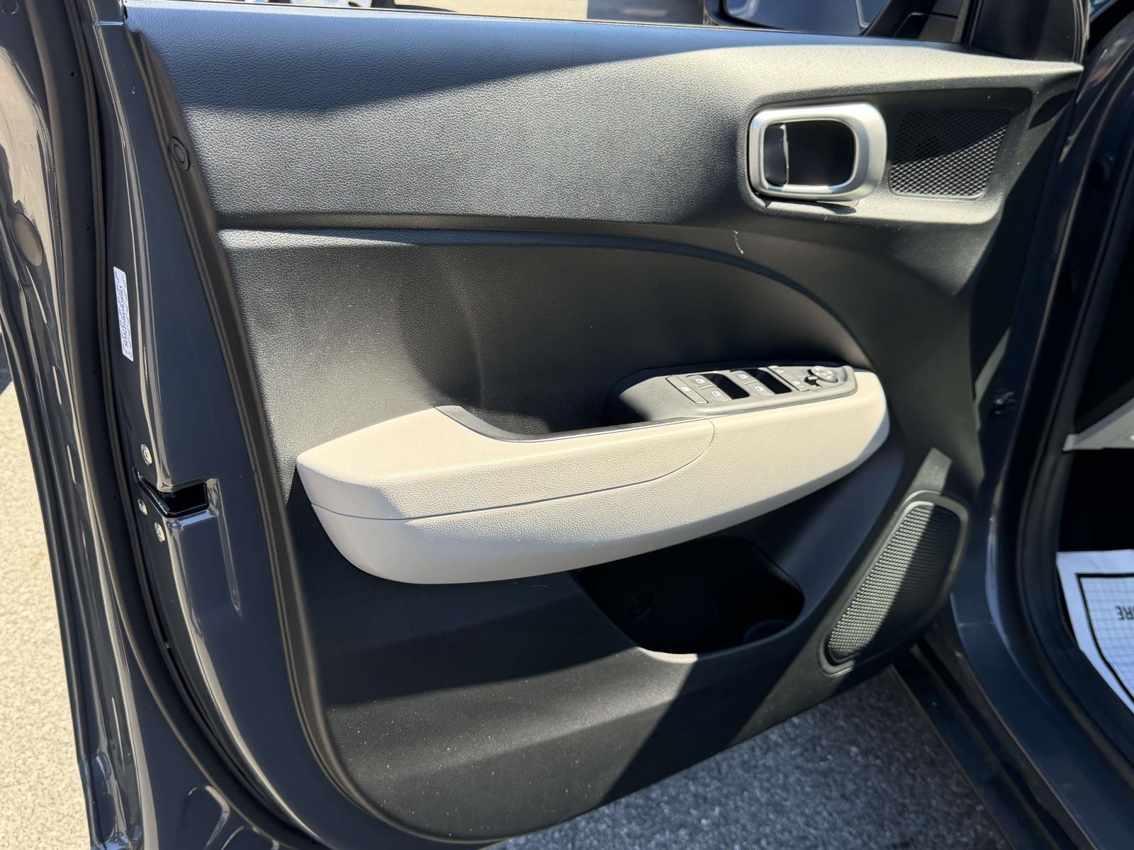 2023 Hyundai Venue SEL - Photo 16