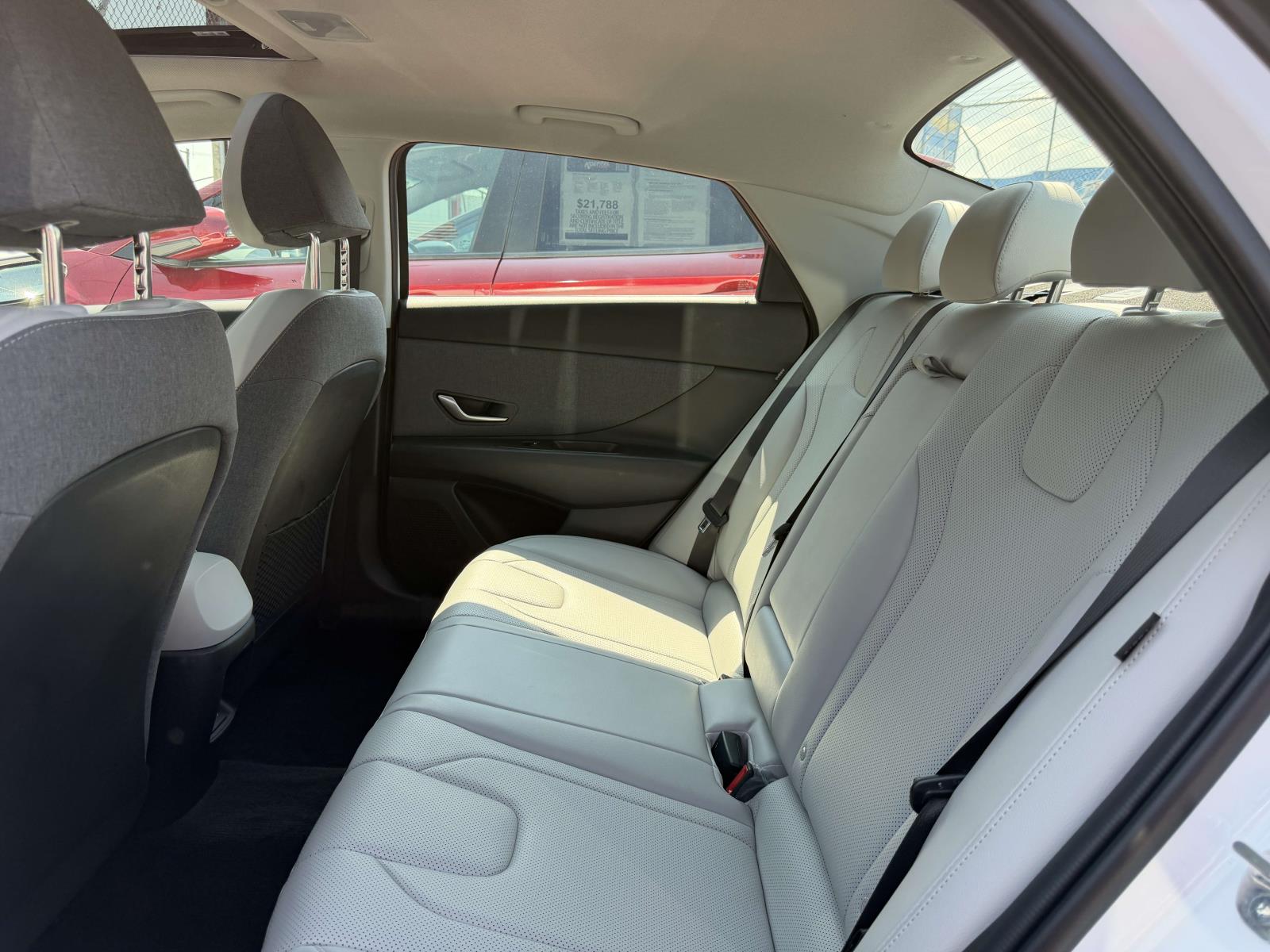 2024 Hyundai Elantra Limited - Photo 11