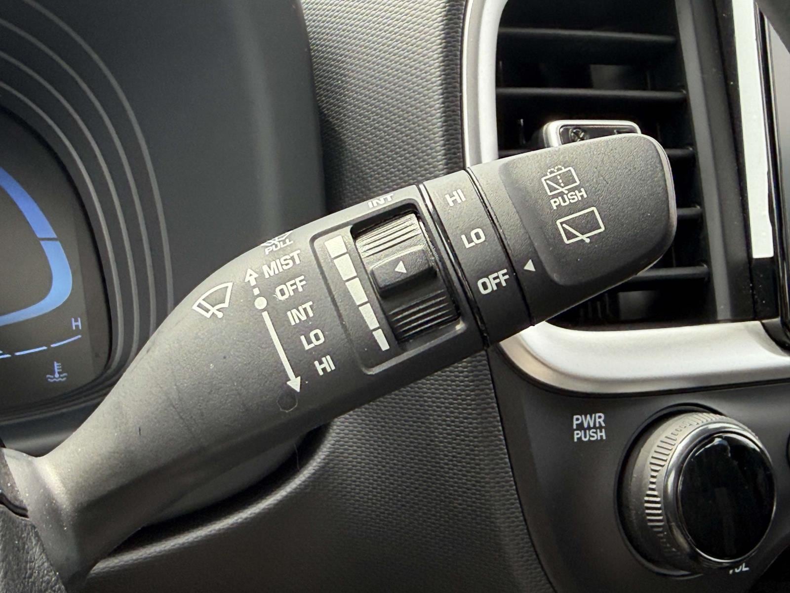 2023 Hyundai Venue SEL - Photo 24