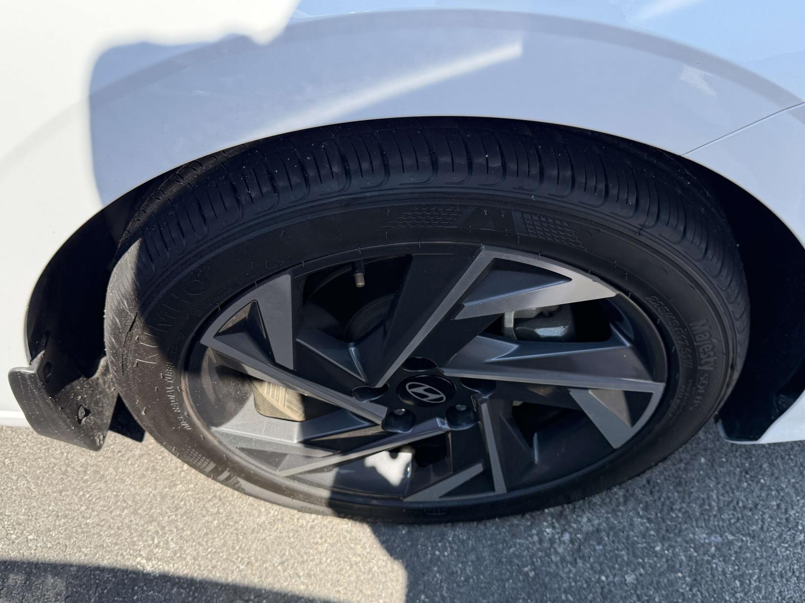 2024 Hyundai Elantra Limited - Photo 6