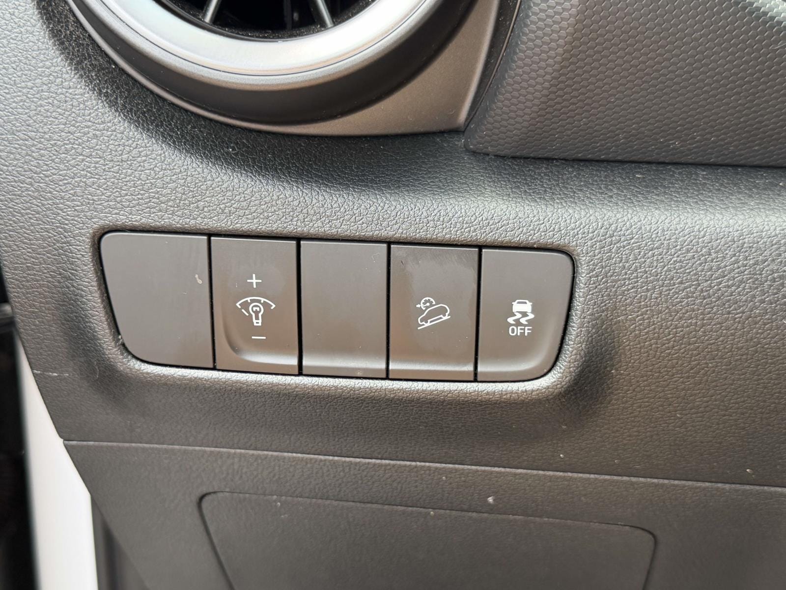 2023 Hyundai Kona SEL - Photo 20