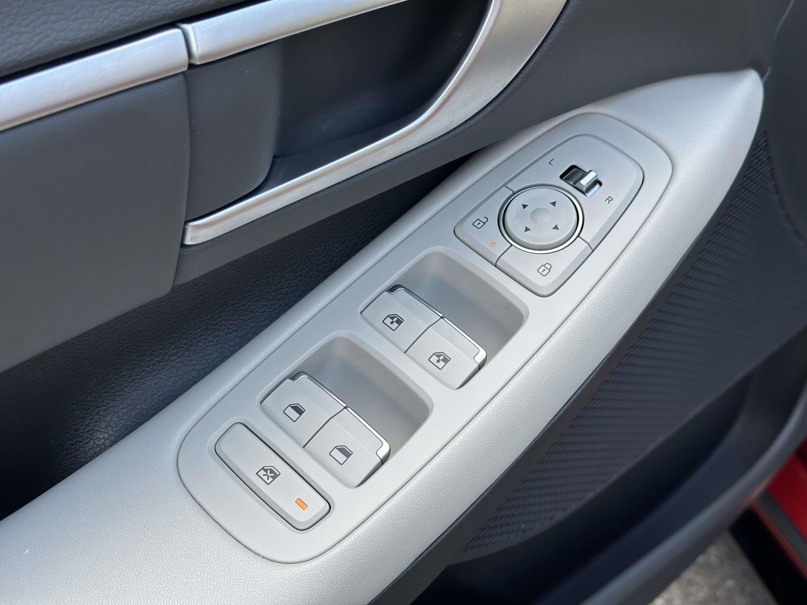 2025 Hyundai Sonata Hybrid SEL - Photo 15