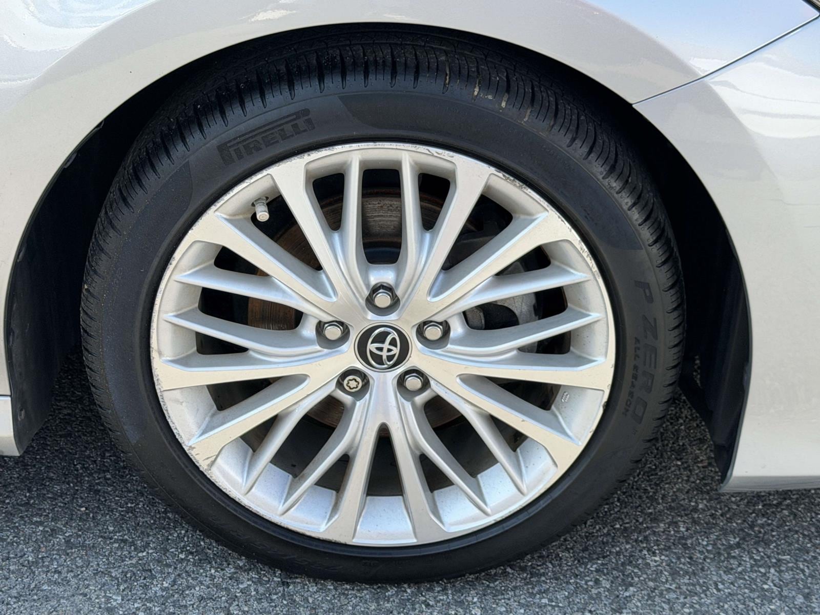 2019 Toyota Camry XLE - Photo 8