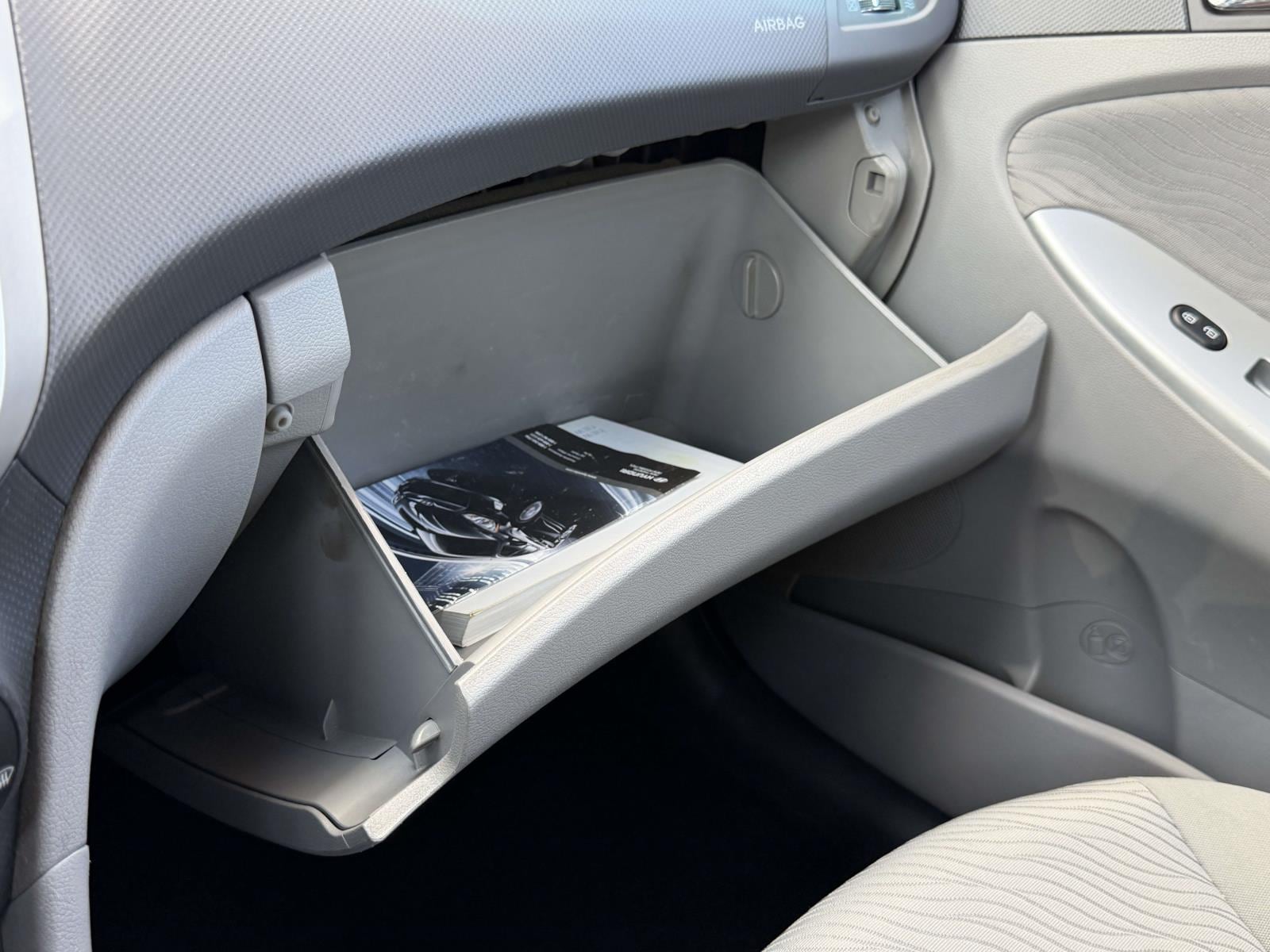 2013 Hyundai Accent GLS - Photo 37