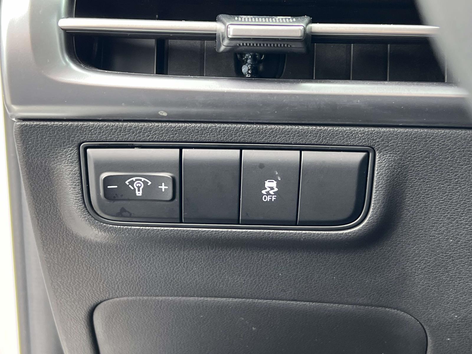2025 Hyundai Tucson SE - Photo 18