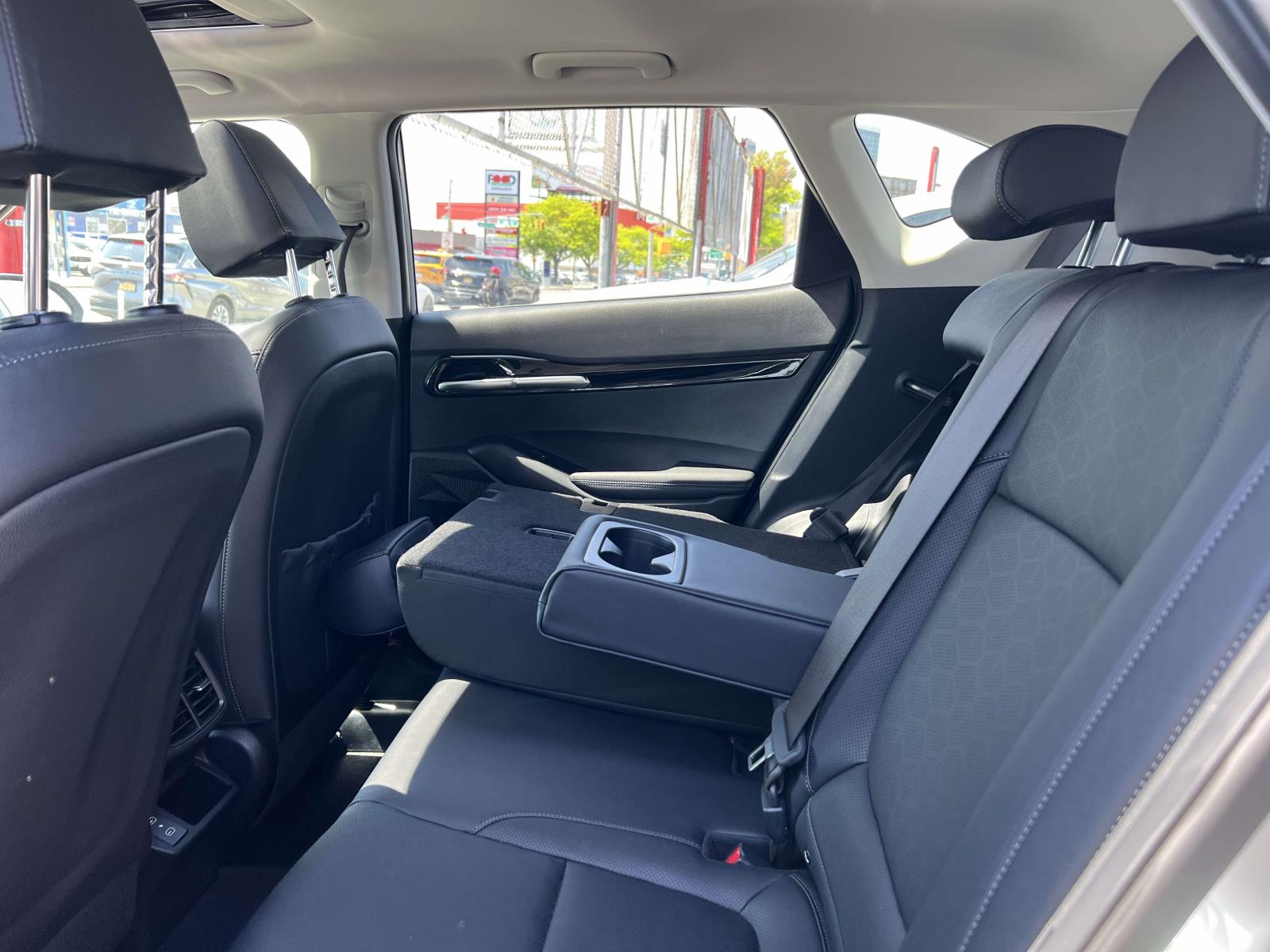 2025 Kia Seltos EX - Photo 12