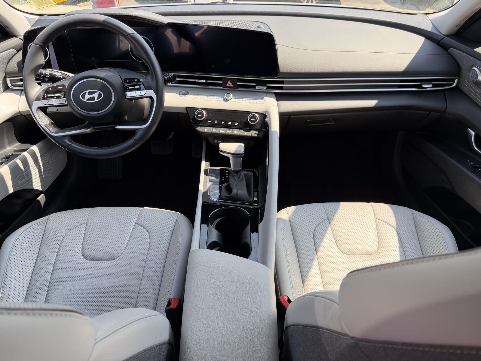 2024 Hyundai Elantra Limited - Photo 12