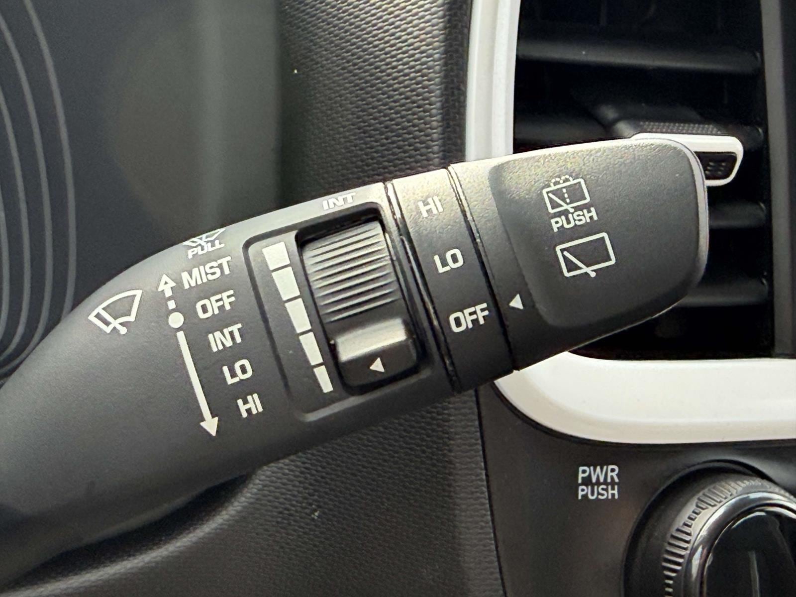 2023 Hyundai Venue Limited - Photo 23