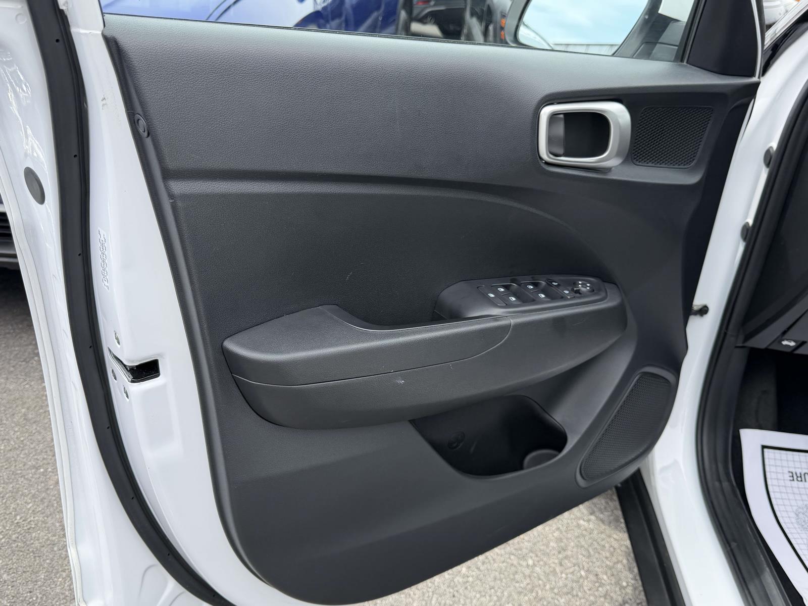 2023 Hyundai Venue SEL - Photo 15