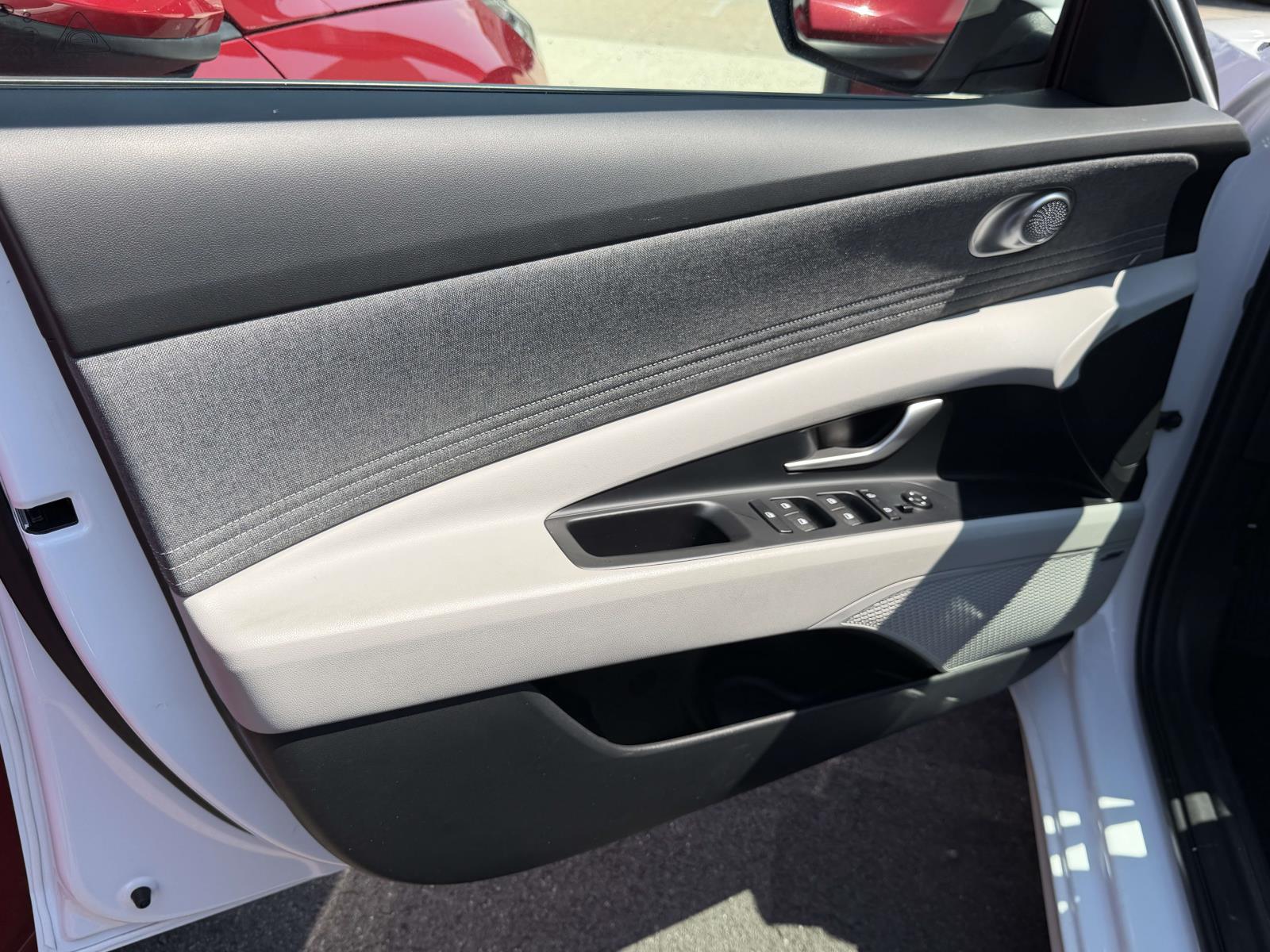 2024 Hyundai Elantra Limited - Photo 14