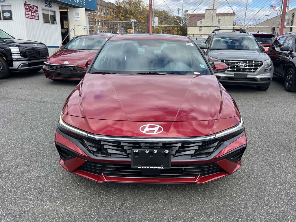 2024 Hyundai Elantra SEL photo 2