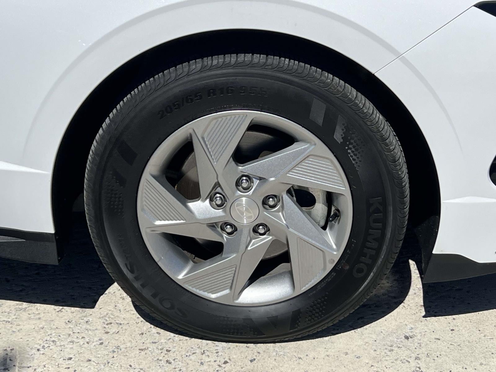 2025 Hyundai Sonata SE - Photo 8