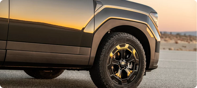 18-inch dark alloy wheels