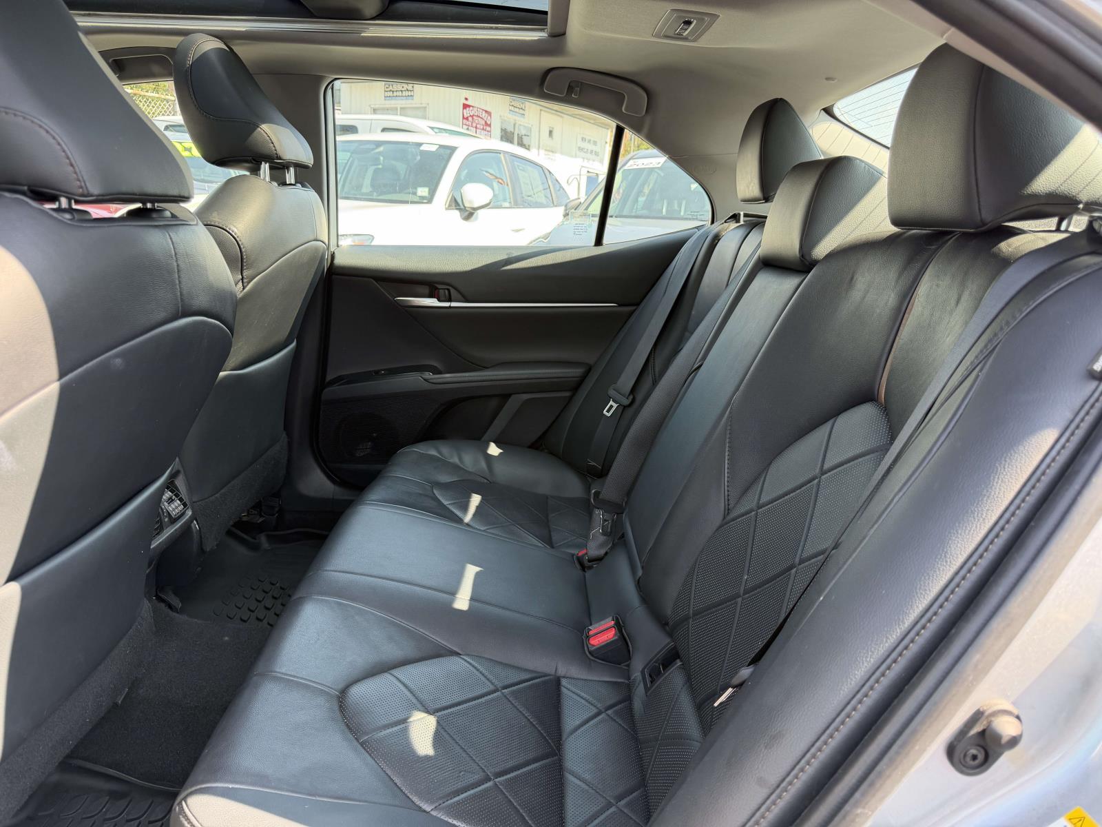 2019 Toyota Camry XLE - Photo 12