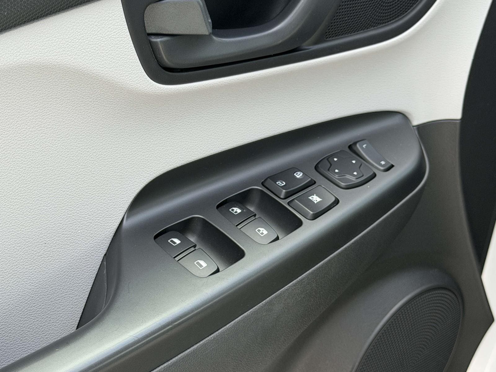 2023 Hyundai Kona SEL - Photo 16