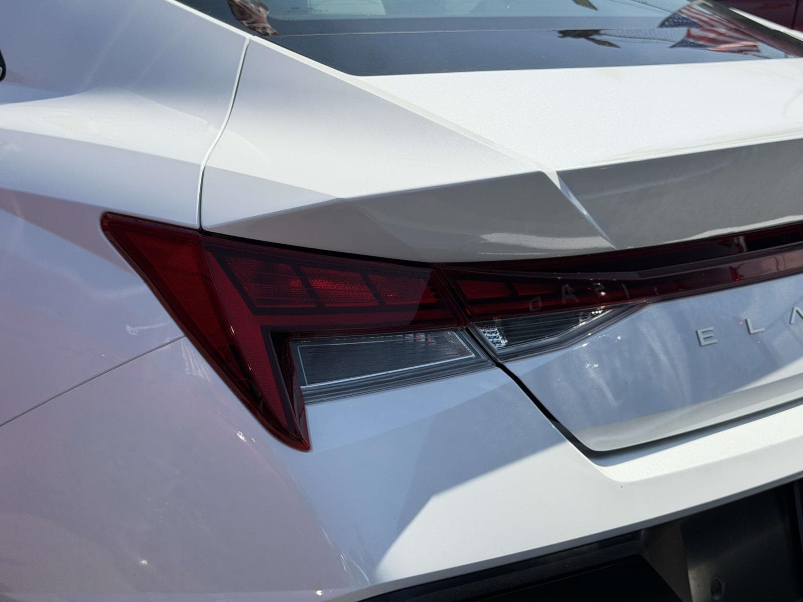 2024 Hyundai Elantra Limited - Photo 9