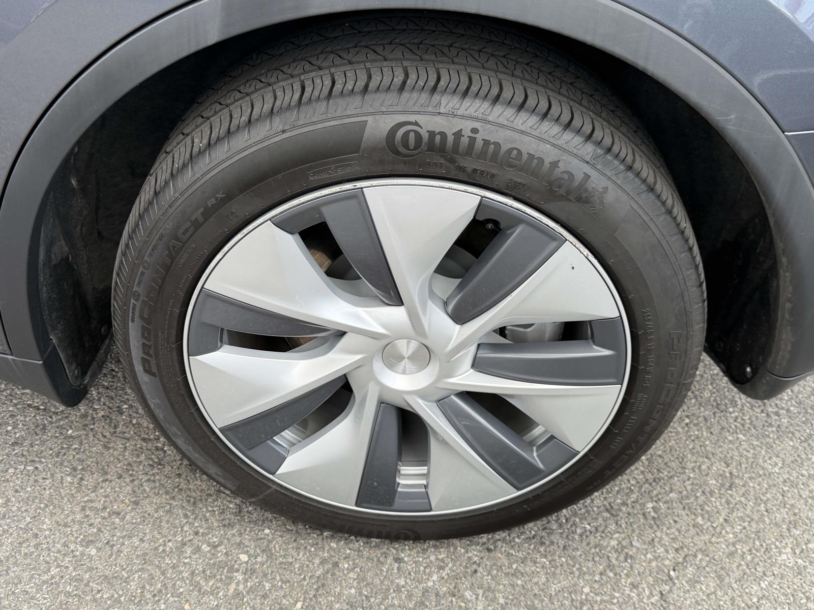 2023 Tesla Model Y Long Range - Photo 9