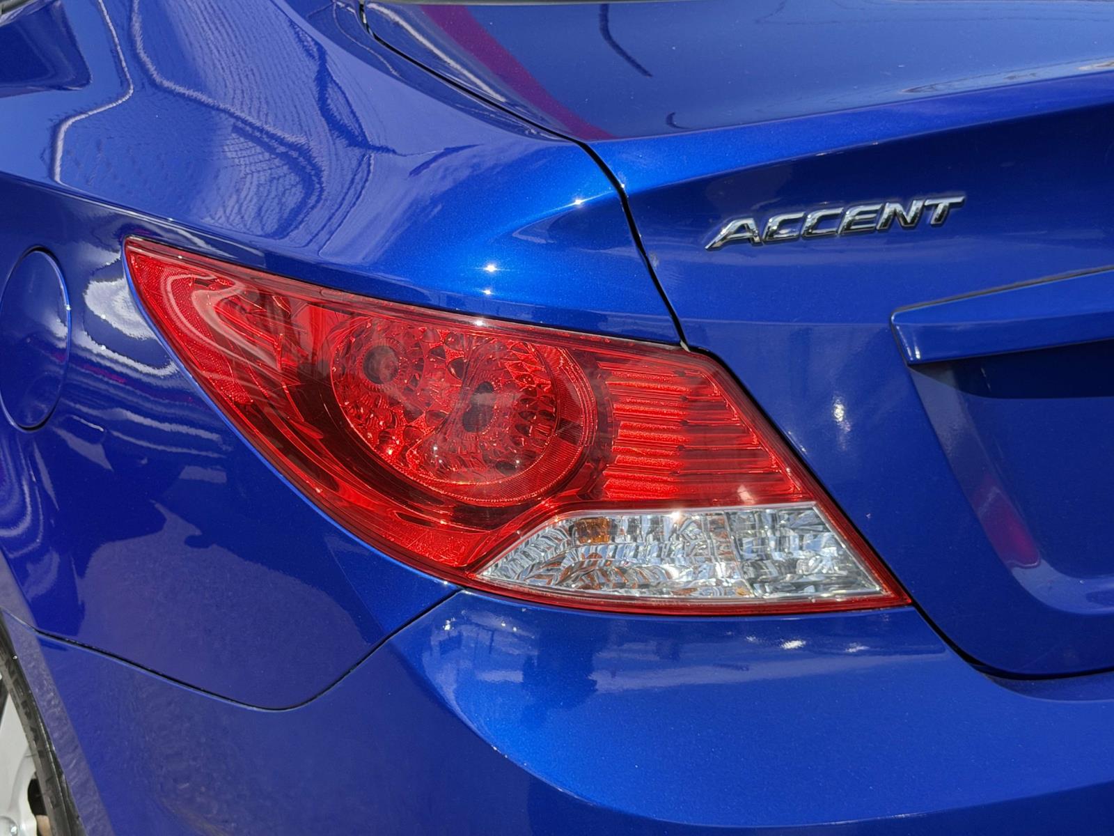 2013 Hyundai Accent GLS - Photo 11