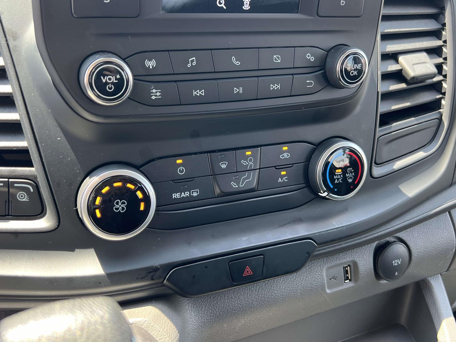 2024 Ford Transit Passenger Van XL - Photo 28