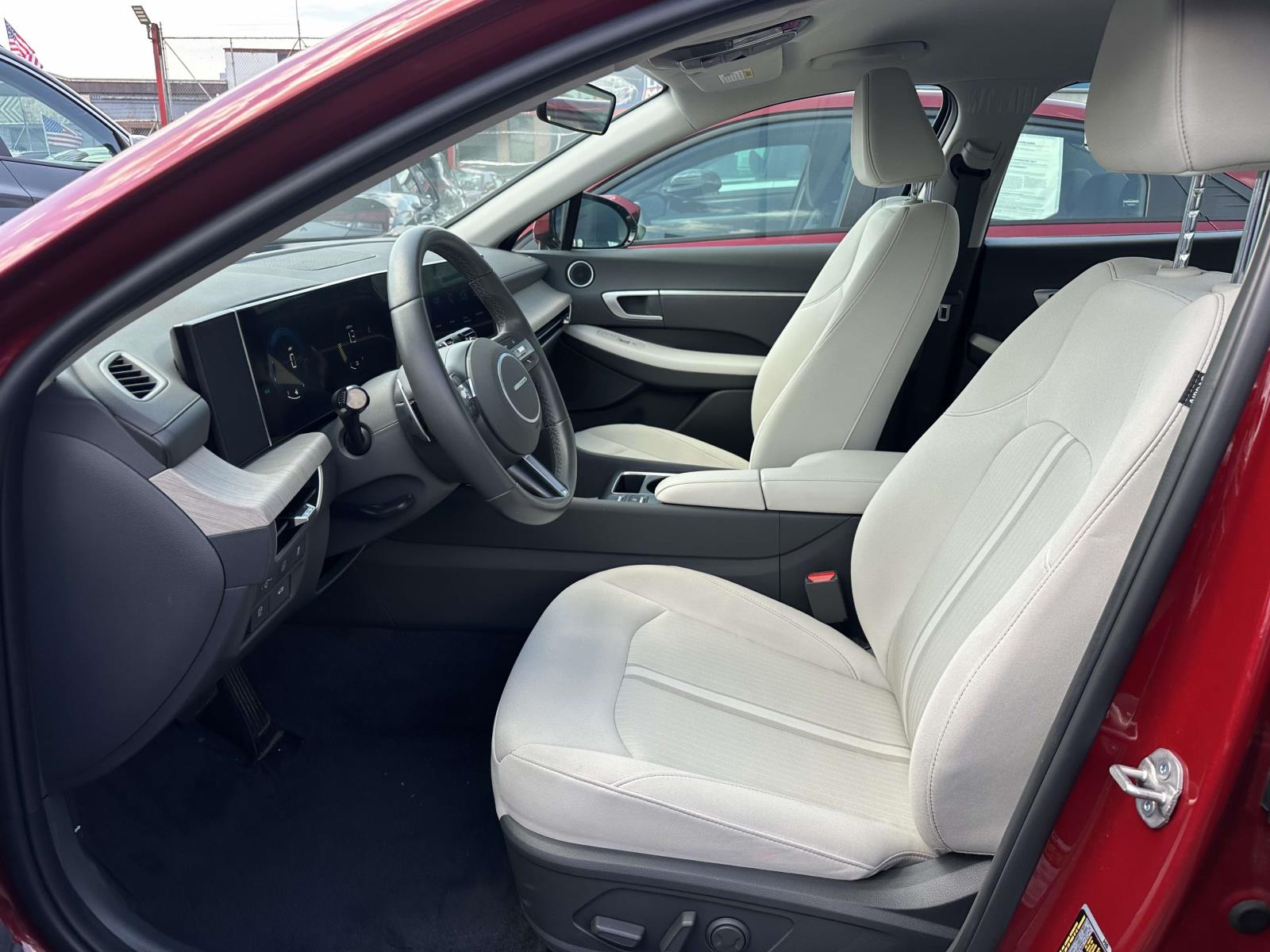 2025 Hyundai Sonata Hybrid SEL - Photo 10