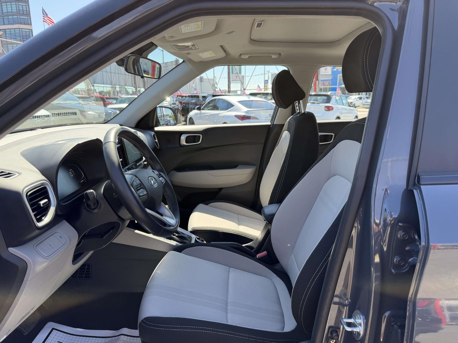 2023 Hyundai Venue SEL - Photo 18