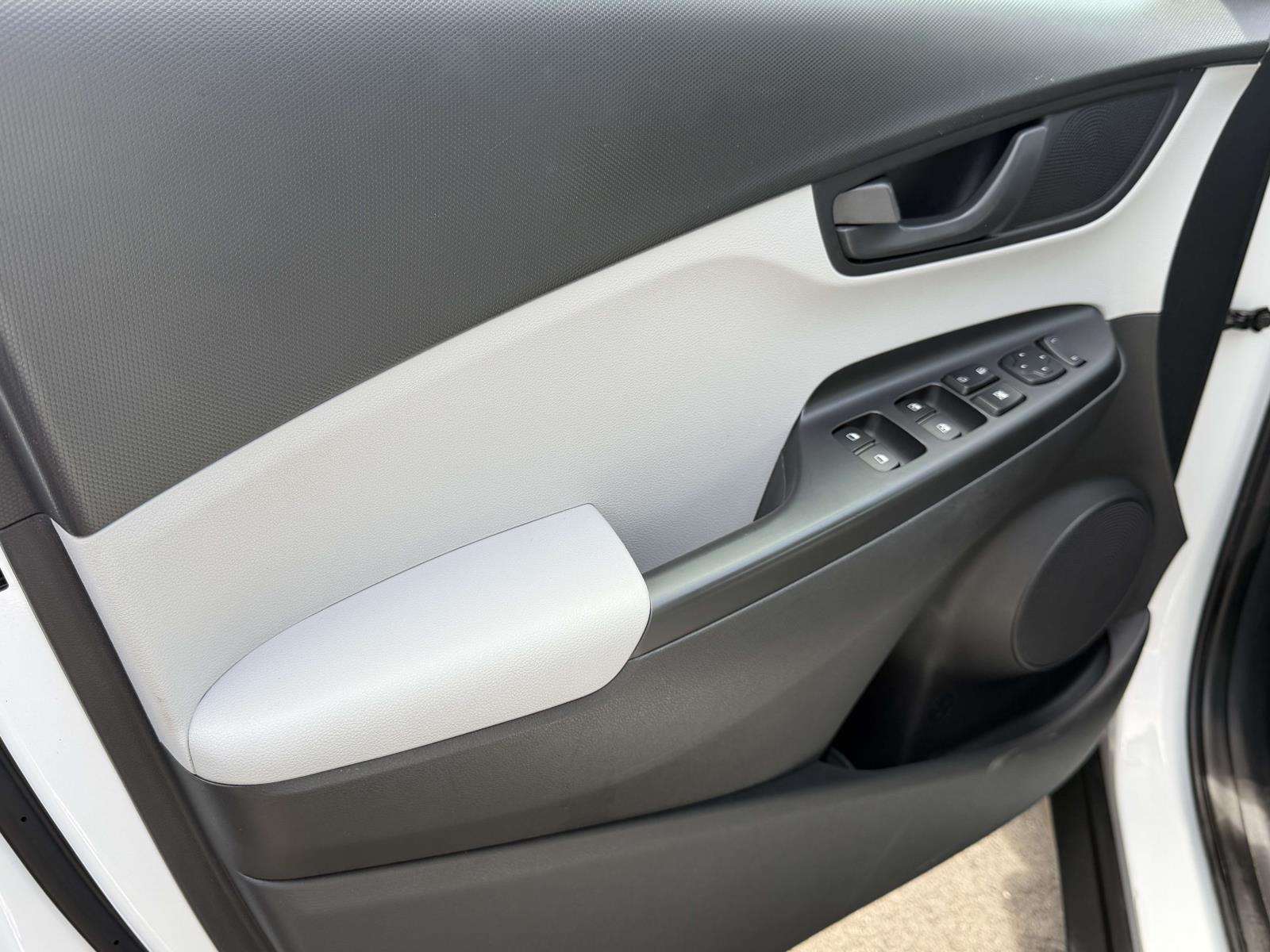 2023 Hyundai Kona SEL - Photo 15