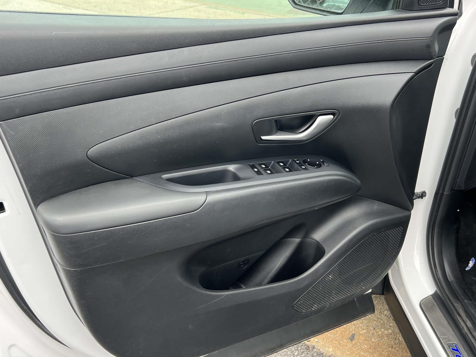 2025 Hyundai Tucson SE - Photo 14