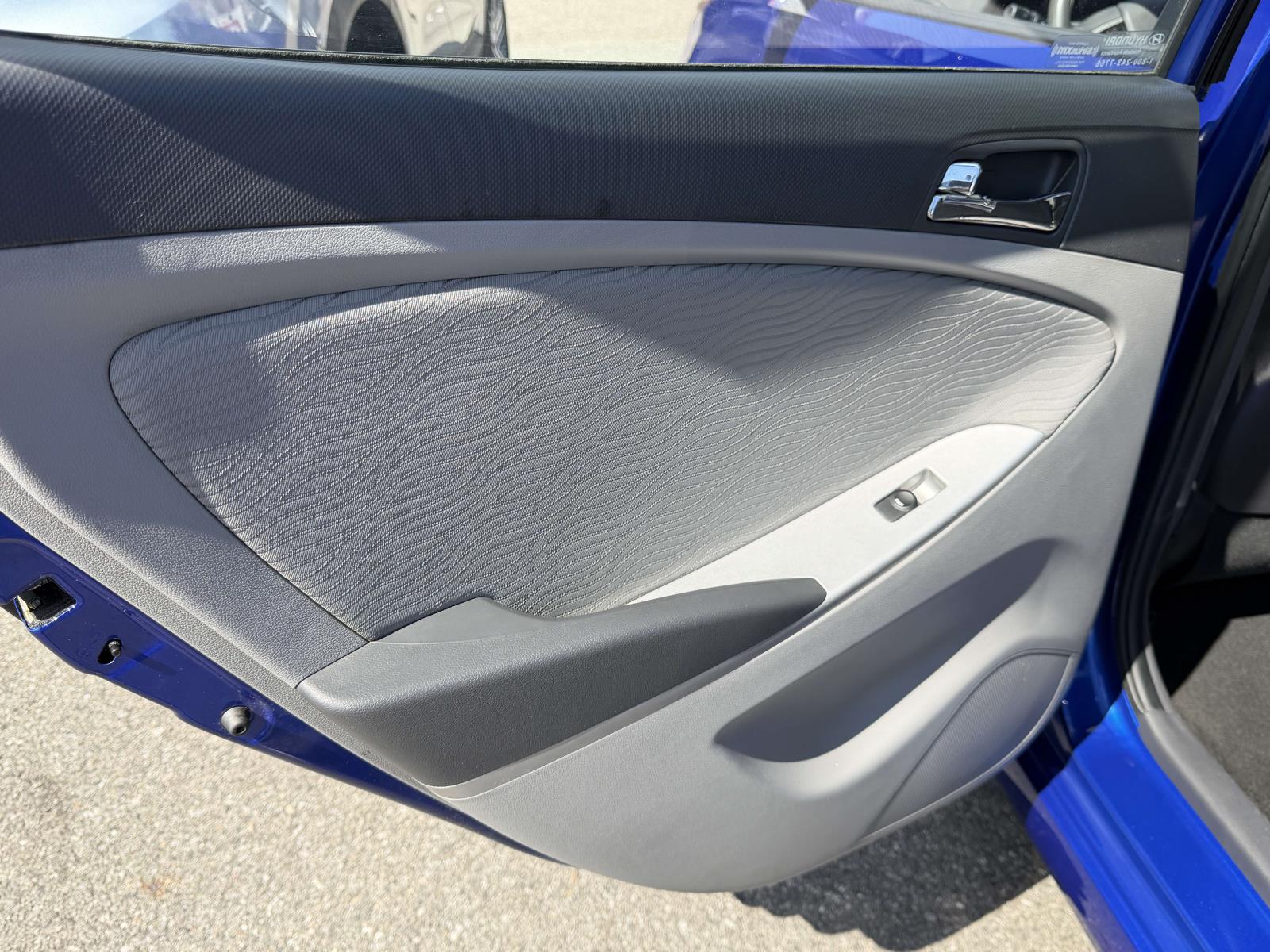 2013 Hyundai Accent GLS - Photo 12