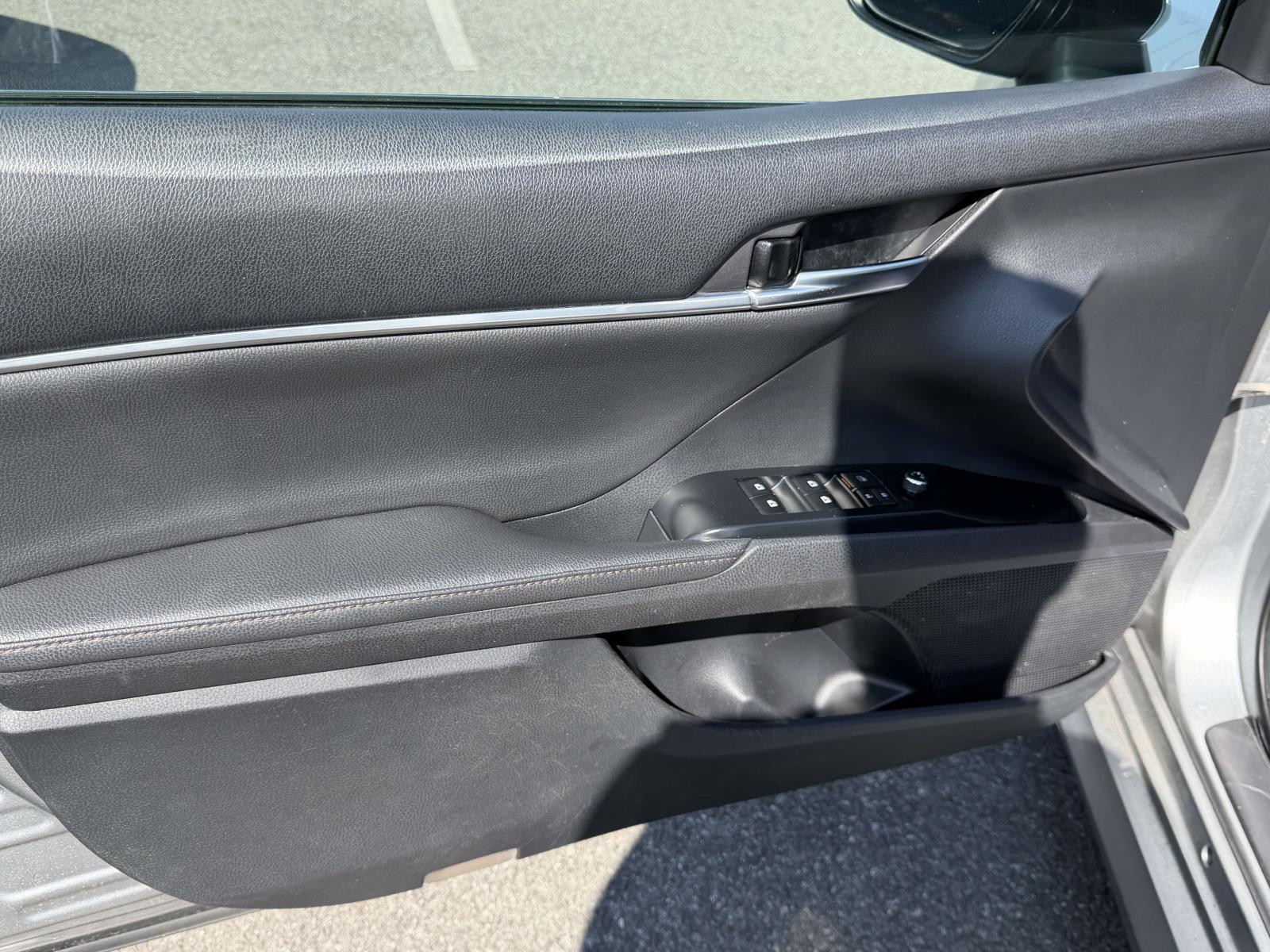 2019 Toyota Camry XLE - Photo 15