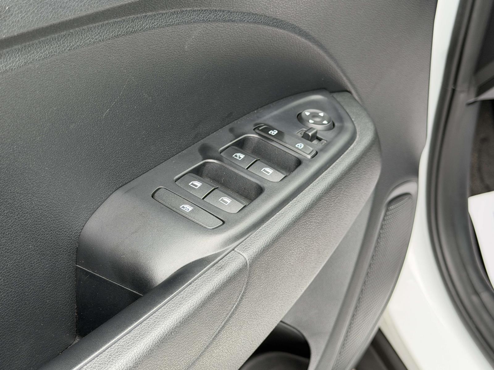 2023 Hyundai Venue SEL - Photo 16