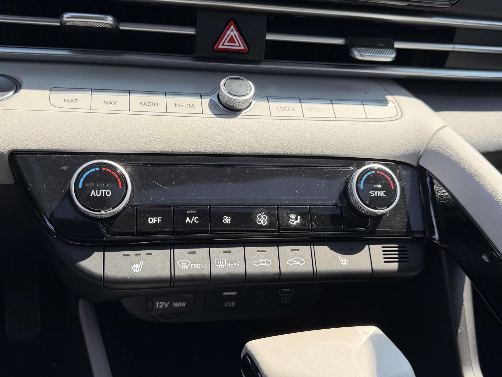 2024 Hyundai Elantra Limited - Photo 28