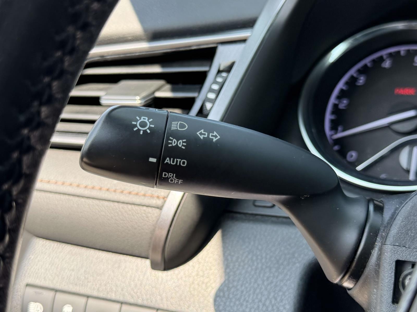 2019 Toyota Camry XLE - Photo 24