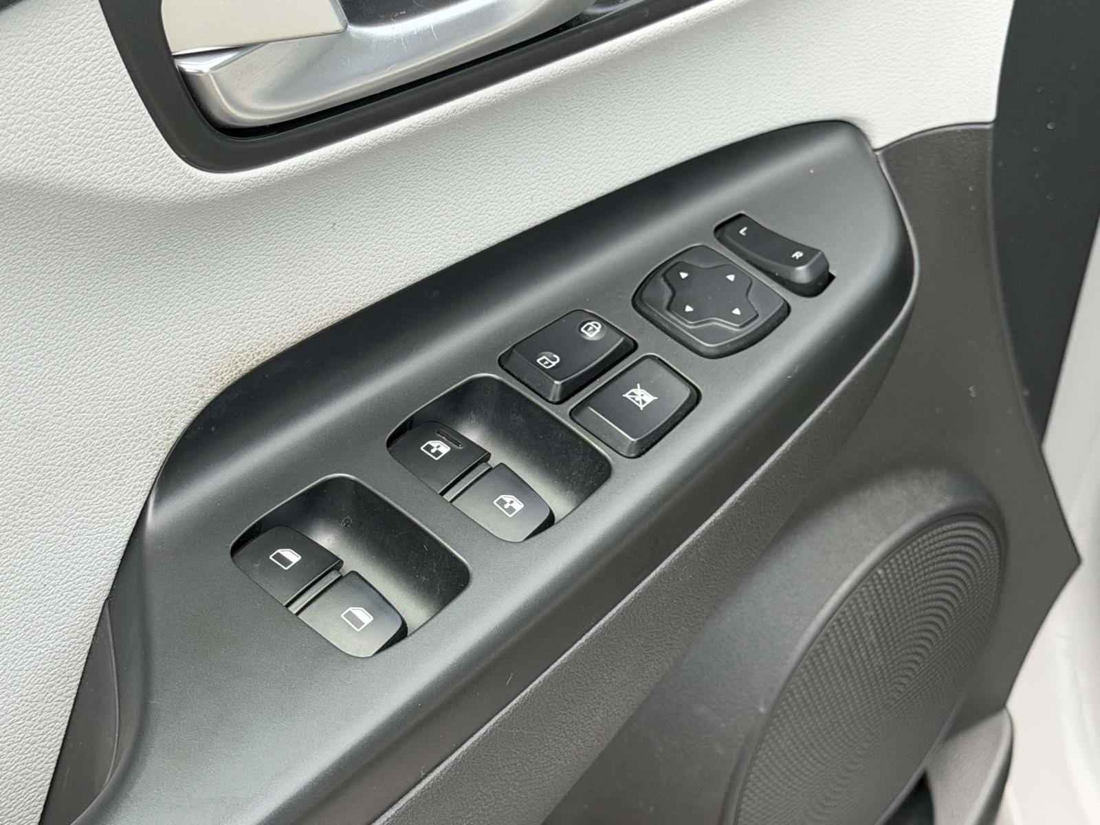 2023 Hyundai Kona SEL - Photo 16