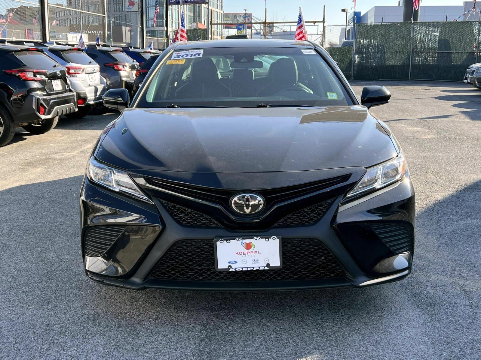 Used 2018 Toyota Camry SE with VIN 4T1B11HK4JU653051 for sale in Long Island City, NY