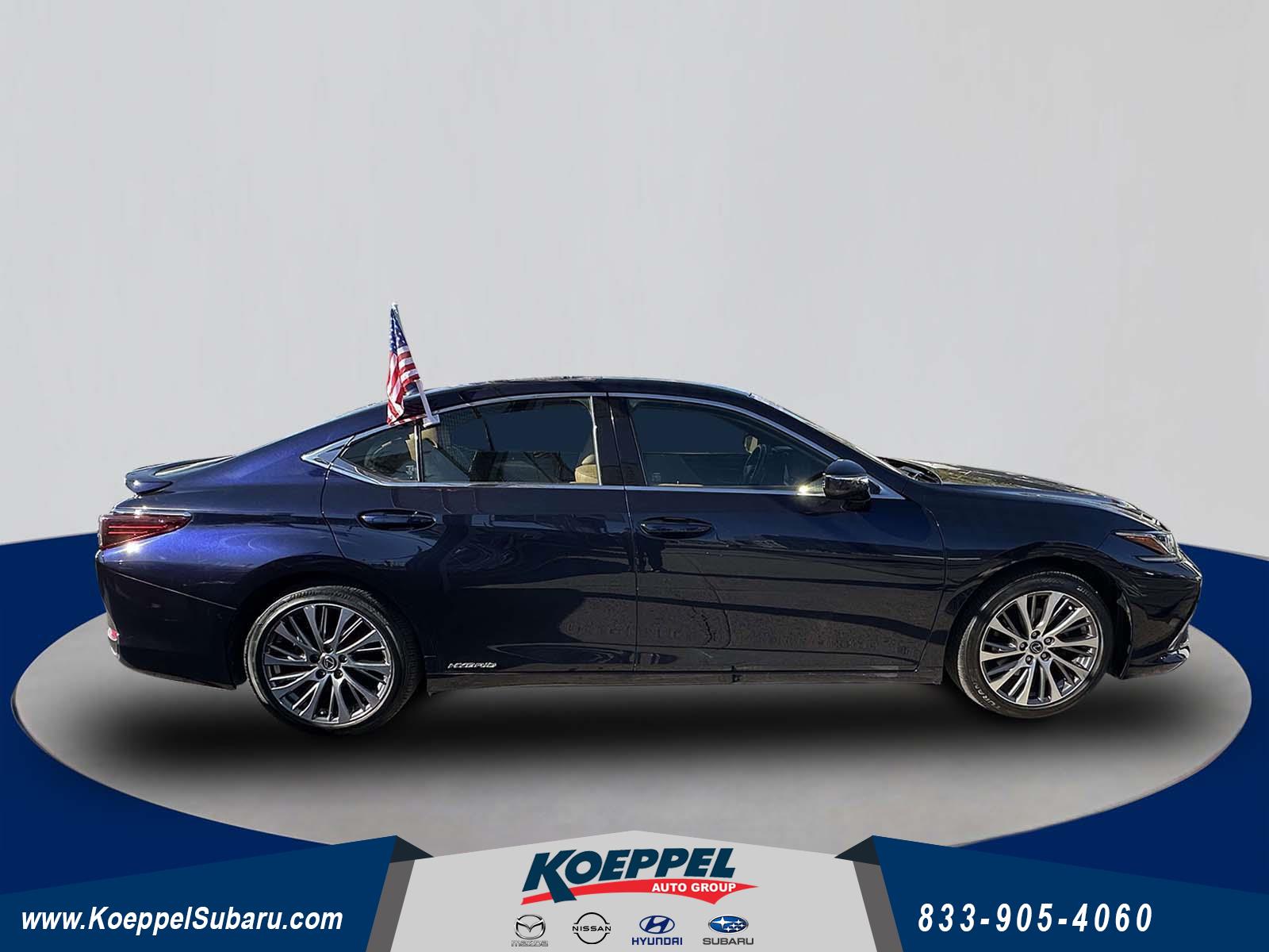 2019 Lexus ES 300h photo 2