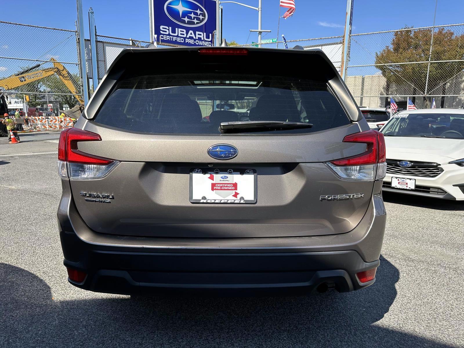 2022 Subaru Forester Premium photo 2