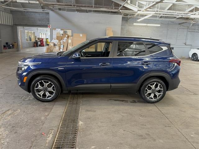2021 Kia Seltos EX photo 3