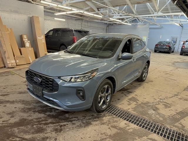 2023 Ford Escape ST-Line Select's photo