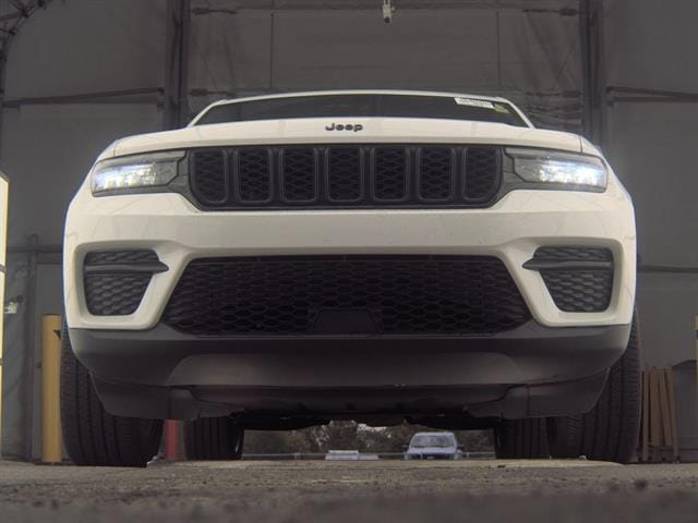 2023 Jeep Grand Cherokee Altitude's photo