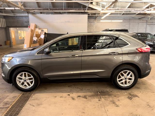 2022 Ford Edge SEL photo 2