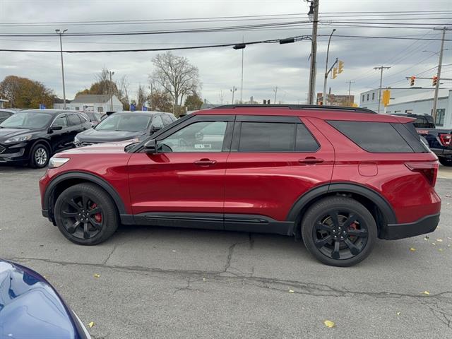 2023 Ford Explorer ST photo 2