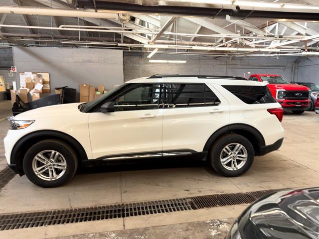 2022 Ford Explorer XLT photo 2